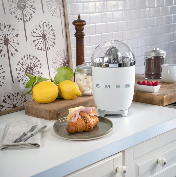 Image du produit Smeg CJF01WHMEU Style 50, filtre et bec verseur anti-gouttes en acier inoxydable