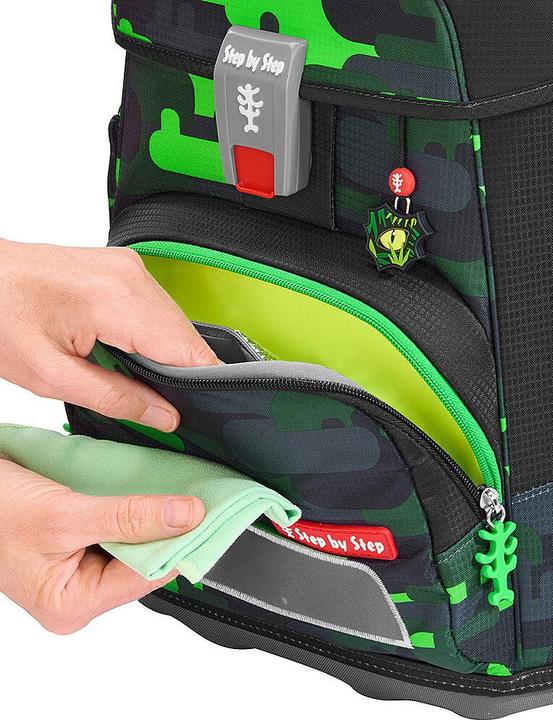 Actual product image Step by Step Black Cat Chiko (19 l)