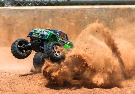 Produktbild Traxxas M.TRUCK STAMPEDE HD 1:10 2WD EP RTR GREEN w/USB-C Charger & Battery (RTR Ready-to-Run)