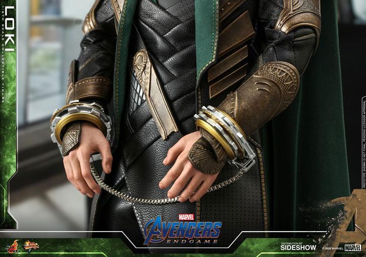 Actual product image Hot Toys Avengers: Loki