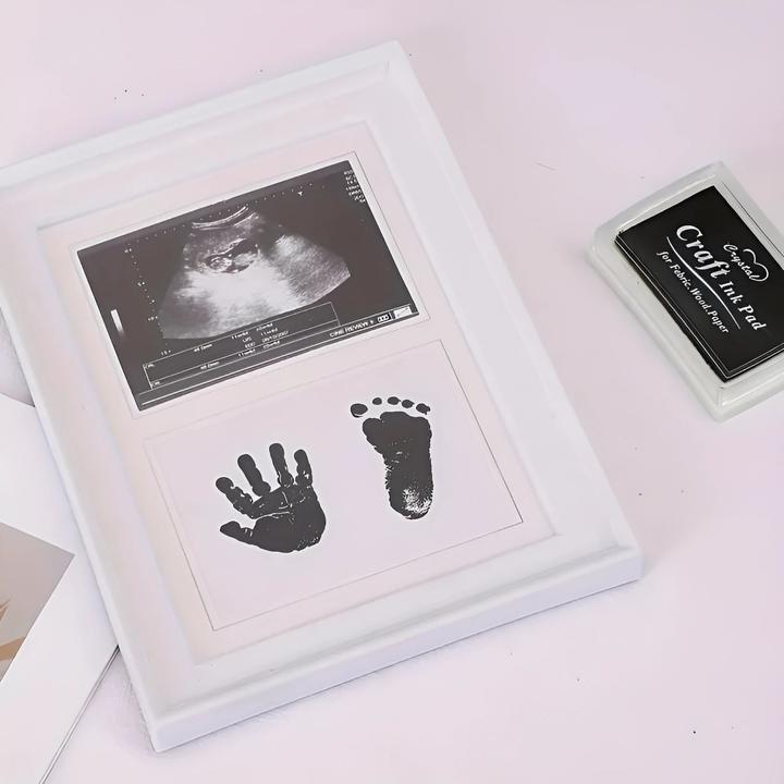 Actual product image Milkii Bildrahmen mit Stempelkissen für Babyfuss- und Handabdrücke