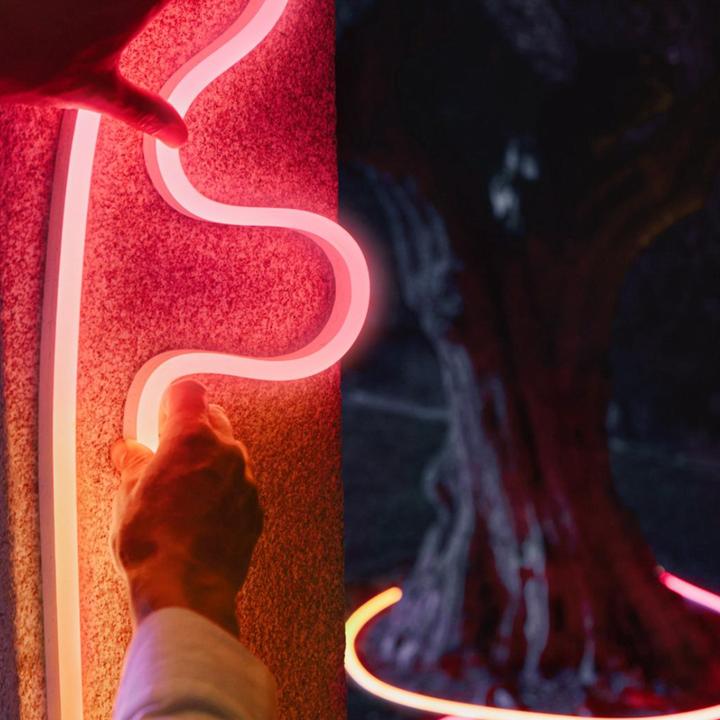 Produktbild Philips Hue Neon Gradient Outdoor Lightstrip (EU-Stecker) (RGBW, 500 cm, Outdoor)