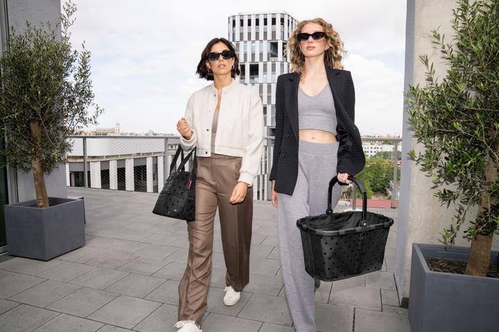 Actual product image reisenthel shopper e1 glossy dots black Set2