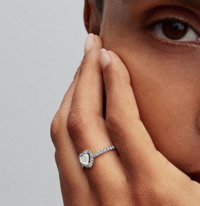 Produktbild Pandora Erhabenes Weisses Herz Ring (56, 925 Silber)