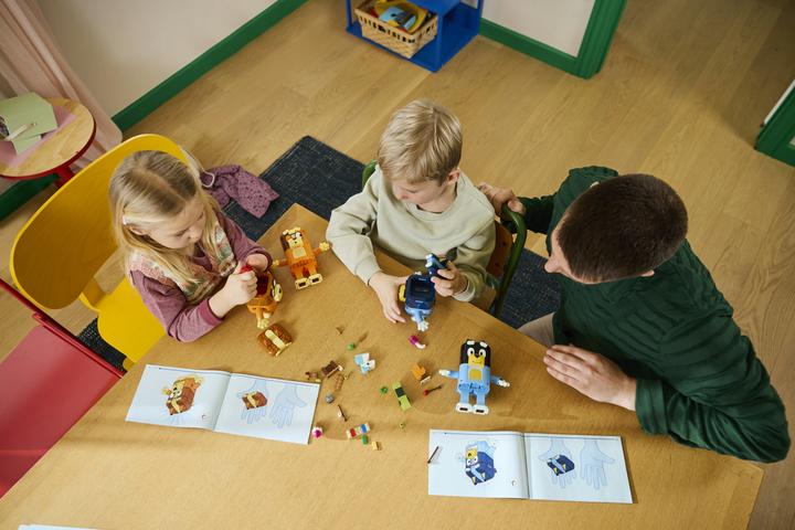 Produktbild LEGO Blueys Familie aus Steinen (11217, LEGO Bluey)