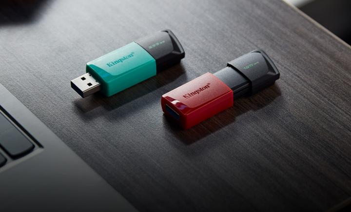 Produktbild Kingston DataTraveler Exodia M (64 GB, USB-A, USB 3.2)