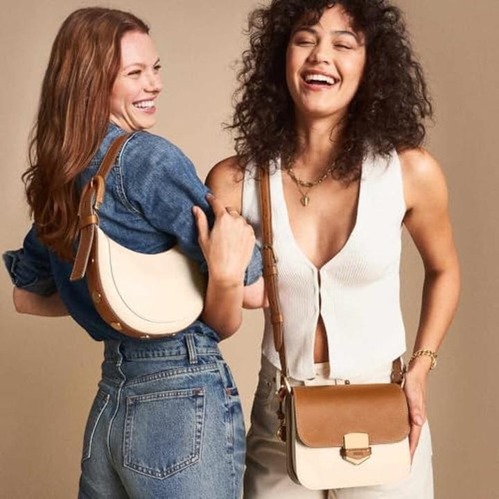 Produktbild Fossil Damen Harwell Schoudertas, LiteHide Leder, halbmondförmig, verstellbarer Gurt, Innenfach