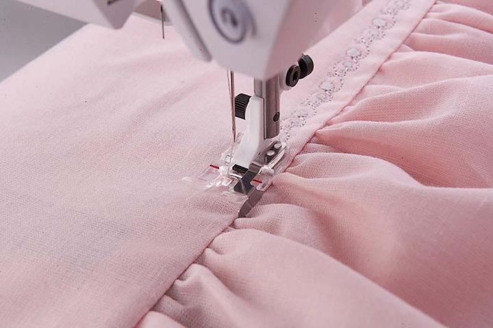 Productafbeelding Husqvarna Transparante naaivoet B met liniaal rechts