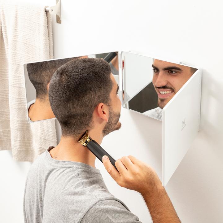 Actual product image InnovaGoods Bathroom mirror with LED - 360º SINE - Lithium battery (32 x 6 x 24 cm)