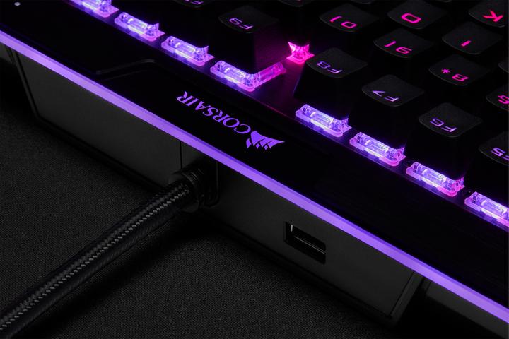 Actual product image Corsair K95 RGB Platinum XT (US, Cable)