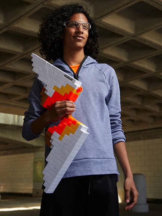 Produktbild Nerf Minecraft motorisierter Sabrewing Bogen feuert Darts