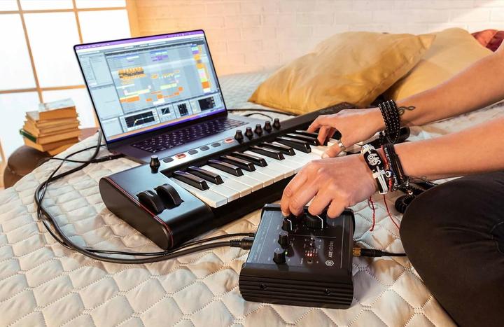 Actual product image IK Multimedia Axe I/O One (USB)