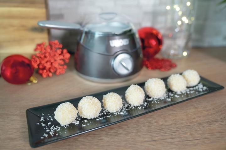 Produktbild Unold Chocolatier Weihnachtsedition 48967 (braun/silber, 25 Watt, 12 weihnachtliche Förmchen) (Schokoladenfondue)