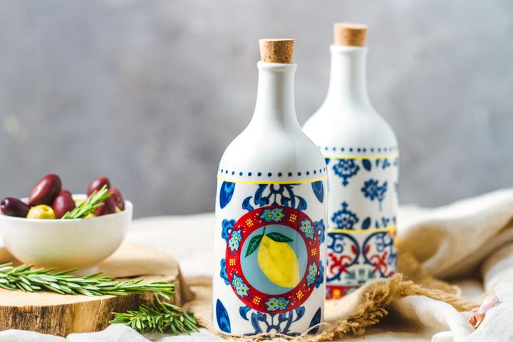 Actual product image Kitchen Craft Oil and Vinegar Bottle (640 ml)