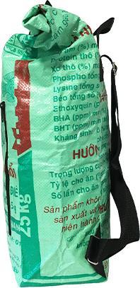 Image du produit Bekos Upcycling - Sac à dos de coursier fabriqué à partir de sacs d'aliments pour poissons recyclés, vert (40 l)