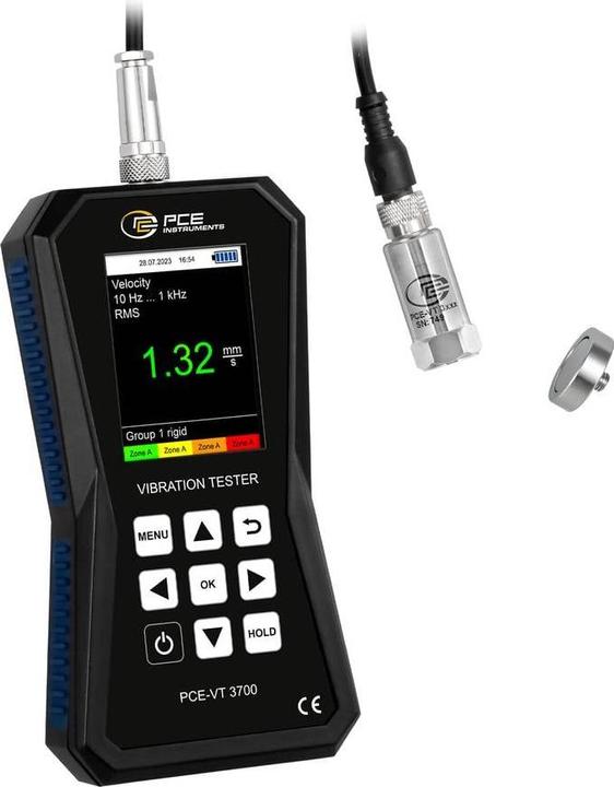 1x Schwingungsmessgerät PCE-VT 3700 · 1x Sensor mit Spiralkabel PCE-VT 3xxx SENSOR · 1x Magnethalter PCE-VT VMH · 3 x 1,5 V AA Batterie · 1x Quickstartguide · 1x Servicetasche.