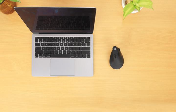 Actual product image Manhattan Vertical Ergonomic Wireless USB Mouse (Wireless)