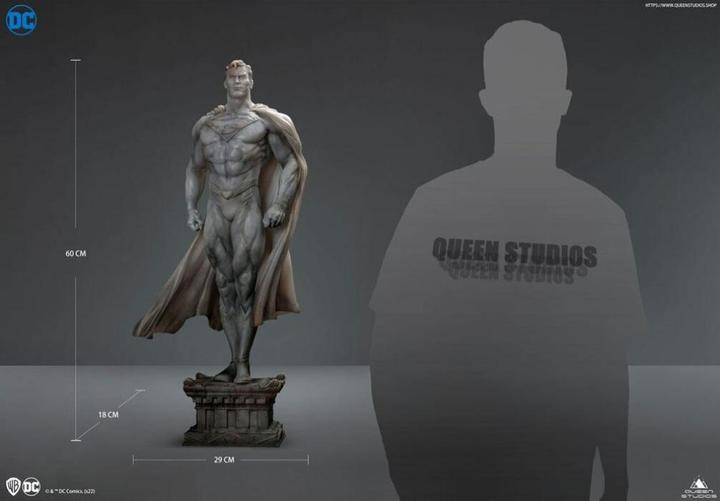 Actual product image Queen Studios DC Comics Museum Line statuette 1/4 Superman 60 cm