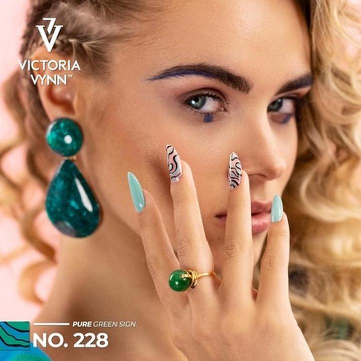 Actual product image Visconti Di Modrone VICTORIA VYNN Pure Creamy Hybrid 228 Green Sing 8ml (Green Sing)