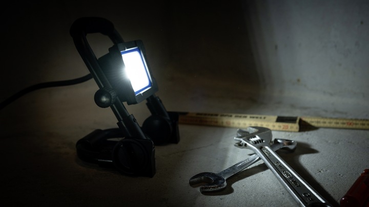 Produktbild Steffen WORKLIGHT LED Strahler 10W mit Traggriff und klappbarem Standfuss 5m (1600 lm)