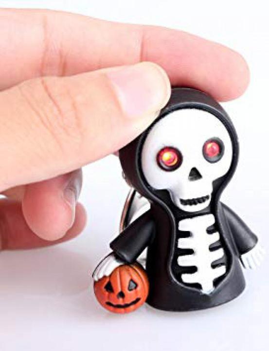 Actual product image PhoneLook Porte-clés squelette effrayant pour avec yeux LED rouges Fonctionnement à piles