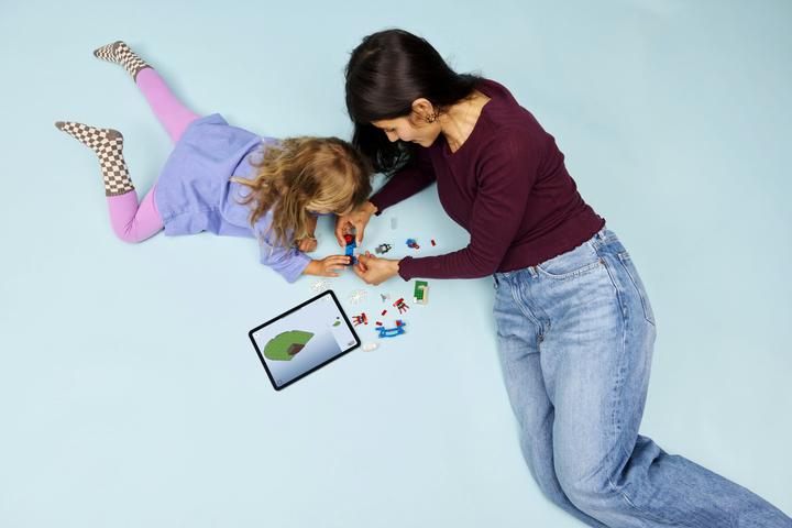 Produktbild LEGO Spidey auf Motorrad vs. Rhino (LEGO Marvel)