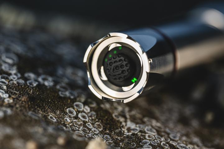 Actual product image Coast BREAKER wasserdichte wiederaufladbare Taschenlampe 1200 Lumen (1200 lm)