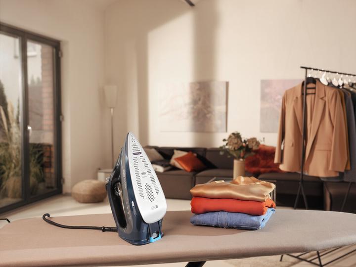 Produktbild Braun Dampfbügeleisen SI9684DB (2400 W, 260 g/min)