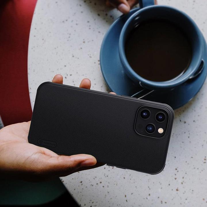 Produktbild Nillkin Frosted case for Apple iPhone 12 Pro Max (red) universal (Apple iPhone 12 Pro Max)