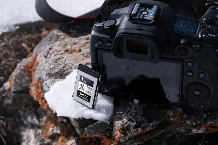 Actual product image Lexar Professional Silver (1000 GB, CFexpress)