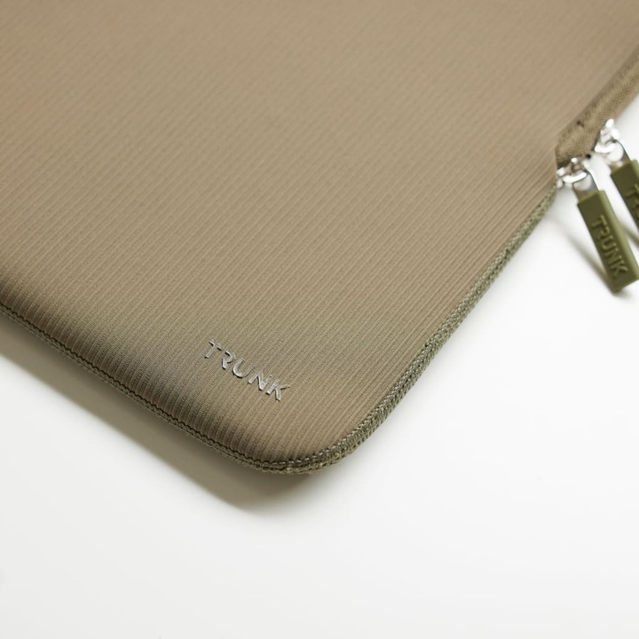 Actual product image Trunk Neoprene Sleeve (13", Apple)
