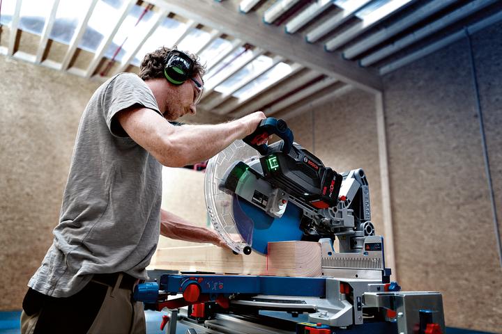 Produktbild Bosch Professional GCM 18V-305 GDC
