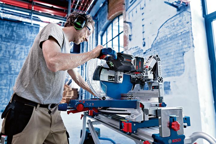 Produktbild Bosch Professional GCM 18V-305 GDC