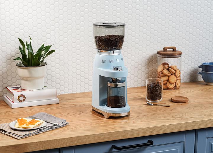 Immagine prodotto Smeg CGF11PBEU stile anni '50, corpo in alluminio pressofuso, laccato, blu pastello