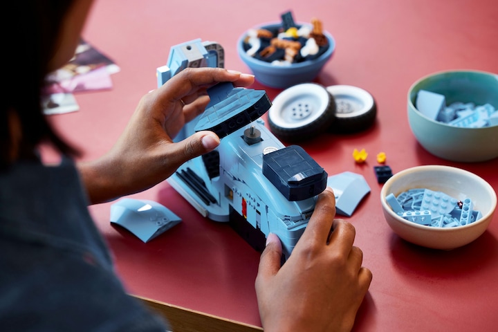 Actual product image LEGO Vespa 125 (10298, LEGO Icons, LEGO Rare Sets)