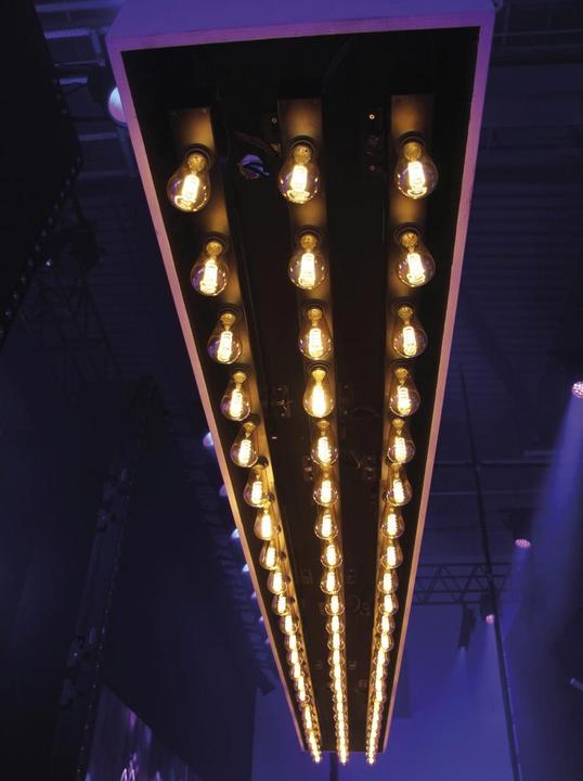 Image du produit Showtec Edison Bar E6 DMX LED dimmer with 6 x E27 Socket (variateur LED E6 DMX avec 6 prises E27)