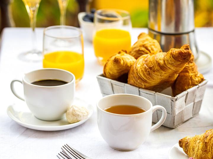 Immagine prodotto Smartbox Joyeux Noël: una notte di charme con pause di benessere e di gioia (2 Persone)