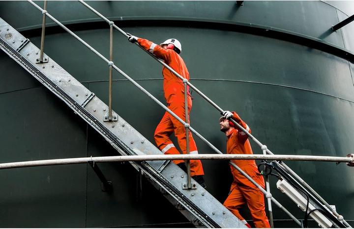 Actual product image Portwest Flame Retardant Reflective Arc Proof Antistatic Coverall with Heat Protection (L, 1x)