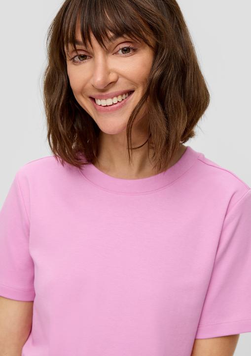 Actual product image S.Oliver T-Shirt Leicht verkürztes Baumwoll-T-Shirt mit Rundhalsausschnitt (46)