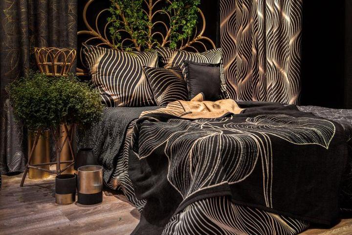 Actual product image Eurofirany LIMITED COLLECTION VICTORIA7 Vase, ∅ 15 X 40 cm, color: black, gold