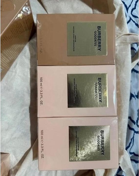 Actual product image Burberry Goddess Women's Eau De Parfum 3.3 Fl Oz (Eau de parfum, 100 ml)
