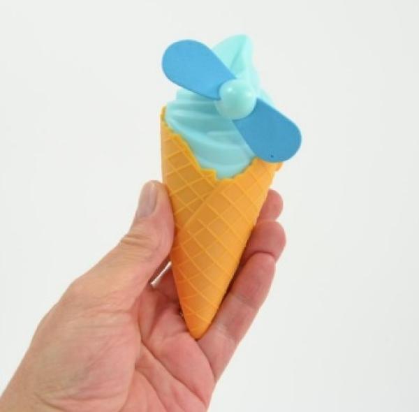 Kögler Mini Handventilator in Eiscreme Form, in Farben blau oder pink