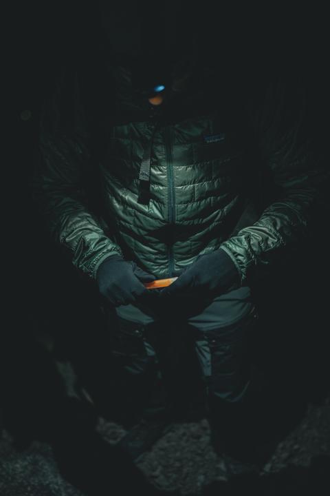 Produktbild Lifesystems 15H Glow Sticks – Green/Orange (2 Pack)