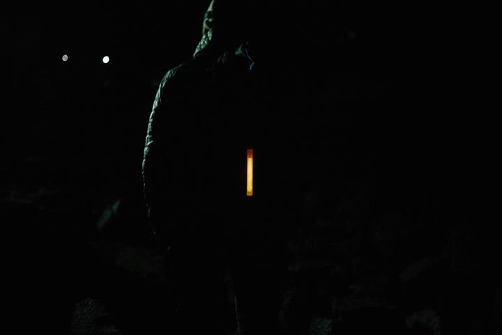 Produktbild Lifesystems 15H Glow Sticks – Green/Orange (2 Pack)