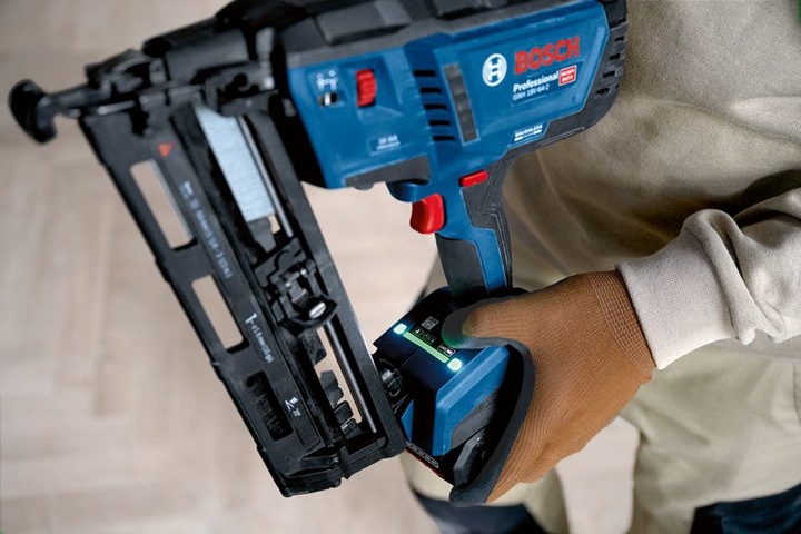 Image du produit Bosch Professional Cloueur à bois sans fil GNH 18V-64-2, dans son carton