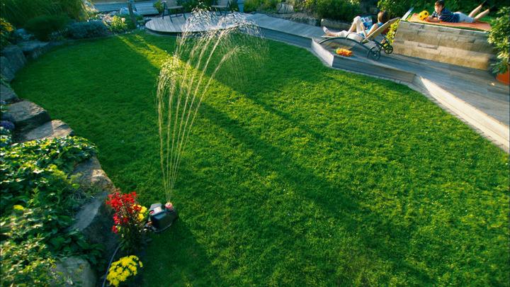 Produktbild Gardena Comfort Vielflächenregner Aqua Contour (Flächenregner)