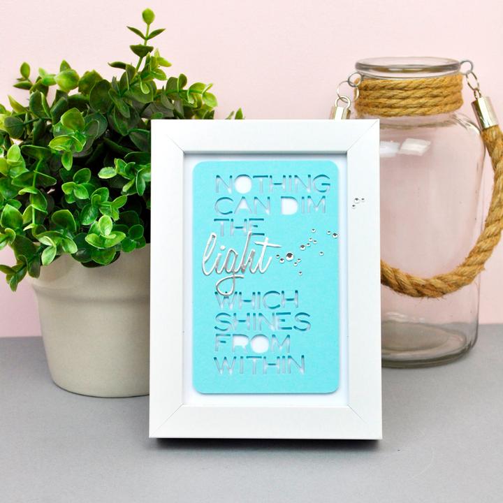 Immagine prodotto Sizzix Set di fustelle Thinlits 69PK Alphanumeric Script (altezza 1") di Tim Holtz