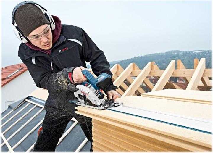 Actual product image Bosch Professional Hand-held circular saw GKS 55+ GCE, with L-BOXX