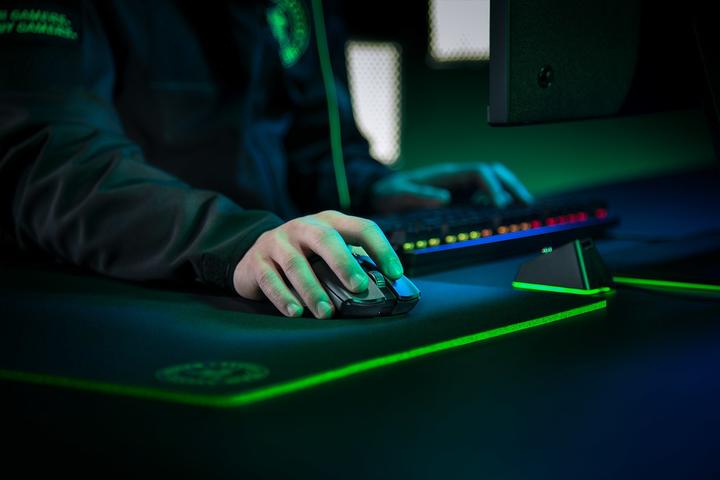 Actual product image Razer Viper Ultimate with Dockingstation (Wireless)