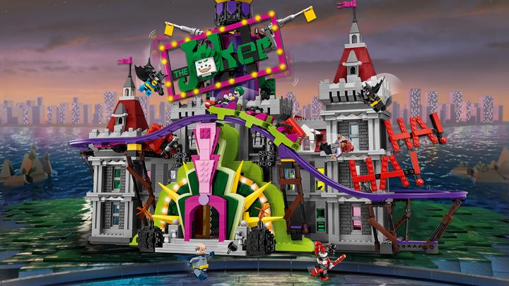 Actual product image LEGO Batman The Joker Manor (70922, LEGO DC)